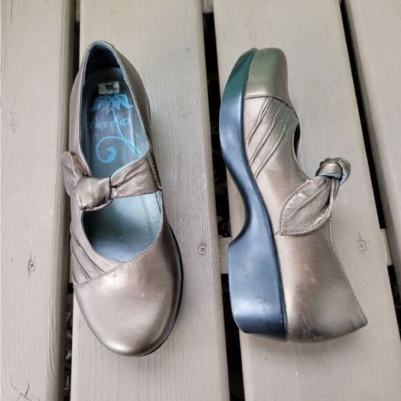 Dansko Ainsley Bronze Metallic Leather Bow Loafers Mary Jane Clogs 38 - Picture 8 of 8